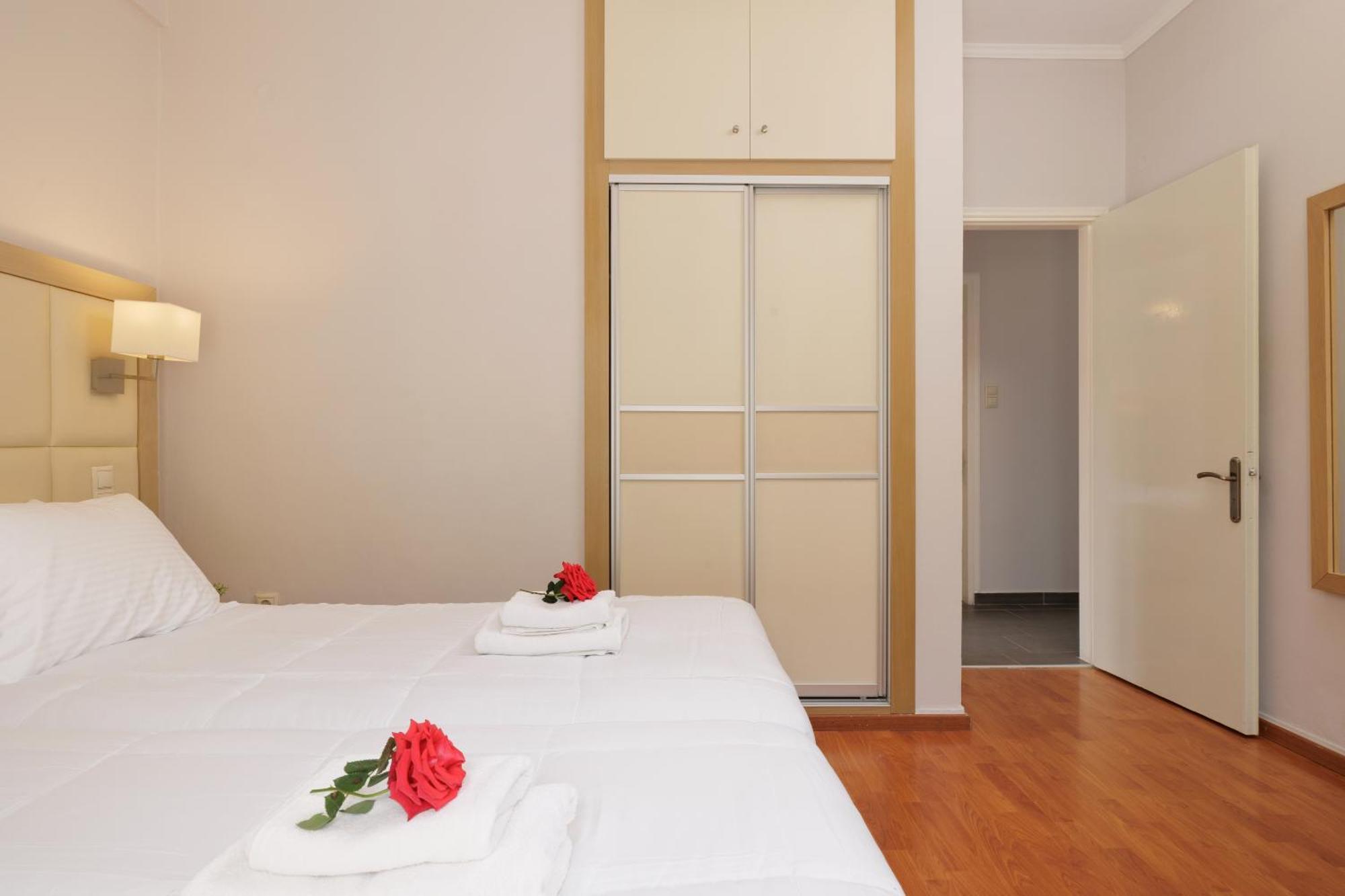 Santos Luxury Apartments Dassia  Bagian luar foto