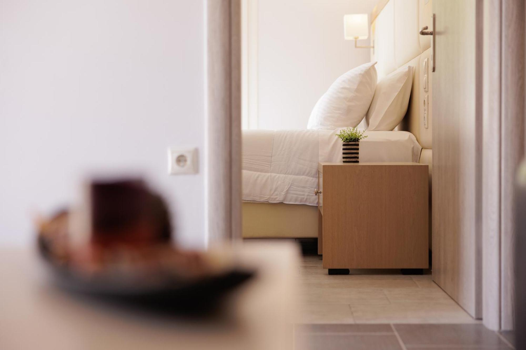 Santos Luxury Apartments Dassia  Bagian luar foto