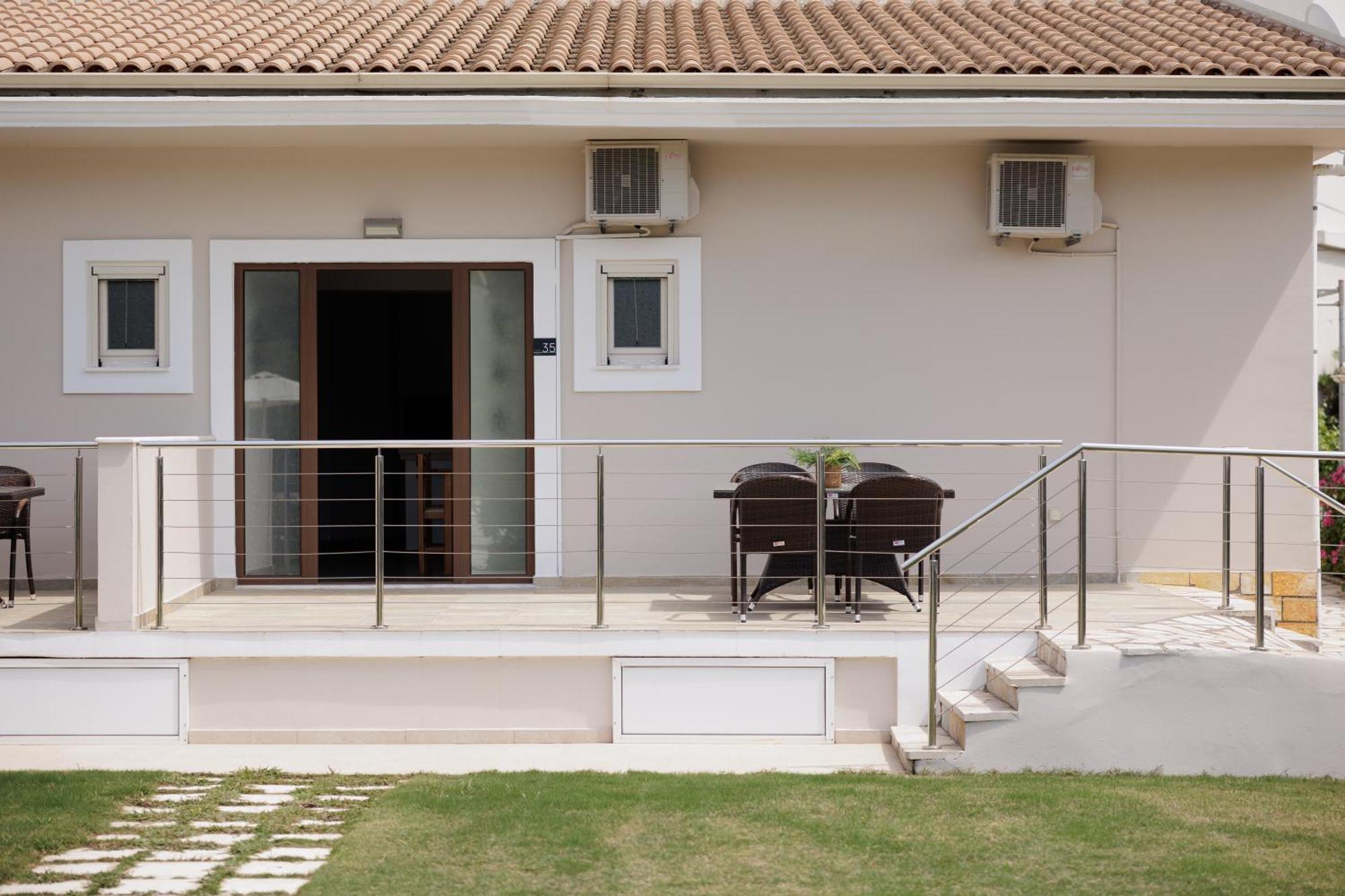 Santos Luxury Apartments Dassia  Bagian luar foto