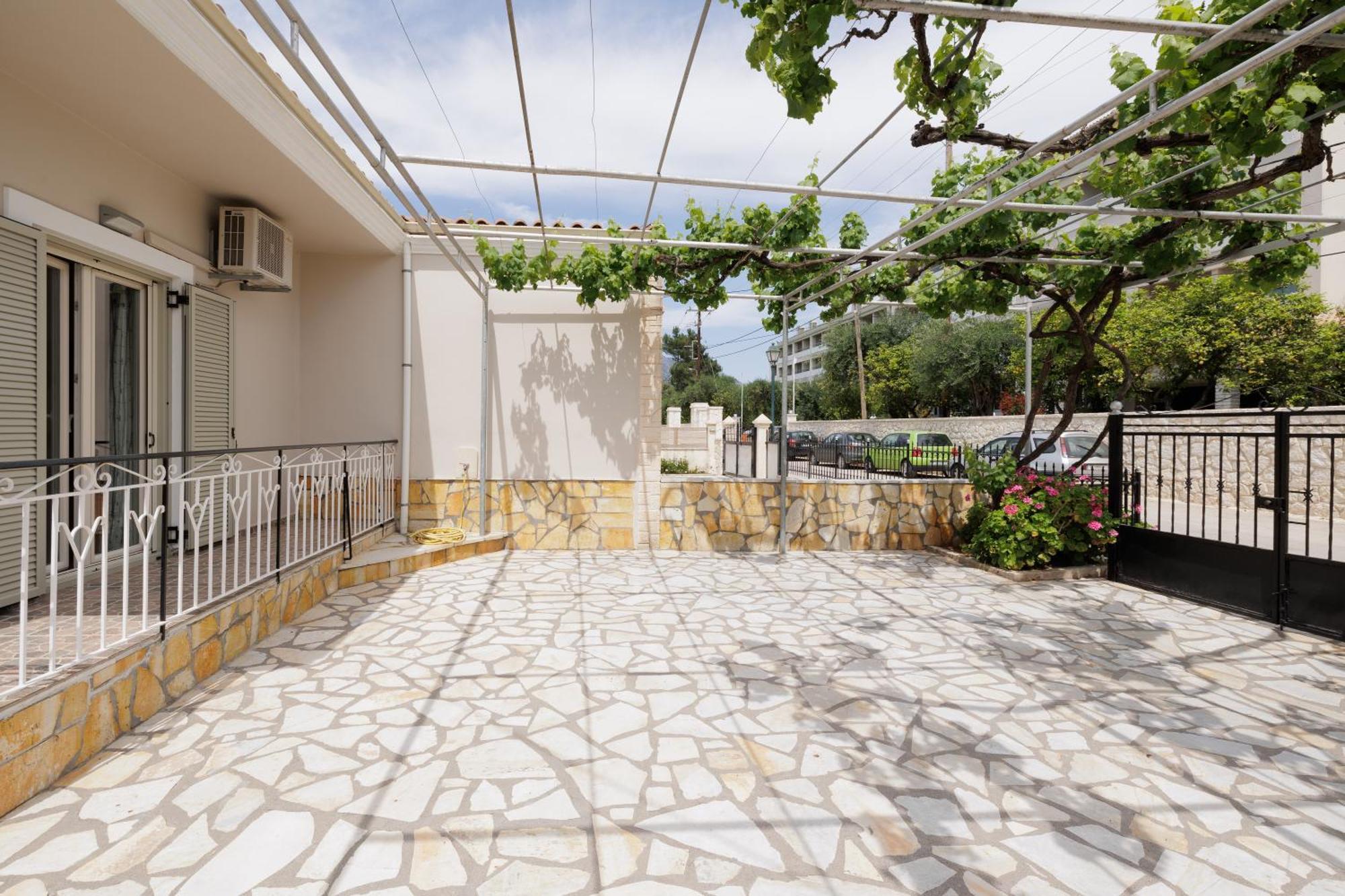 Santos Luxury Apartments Dassia  Bagian luar foto