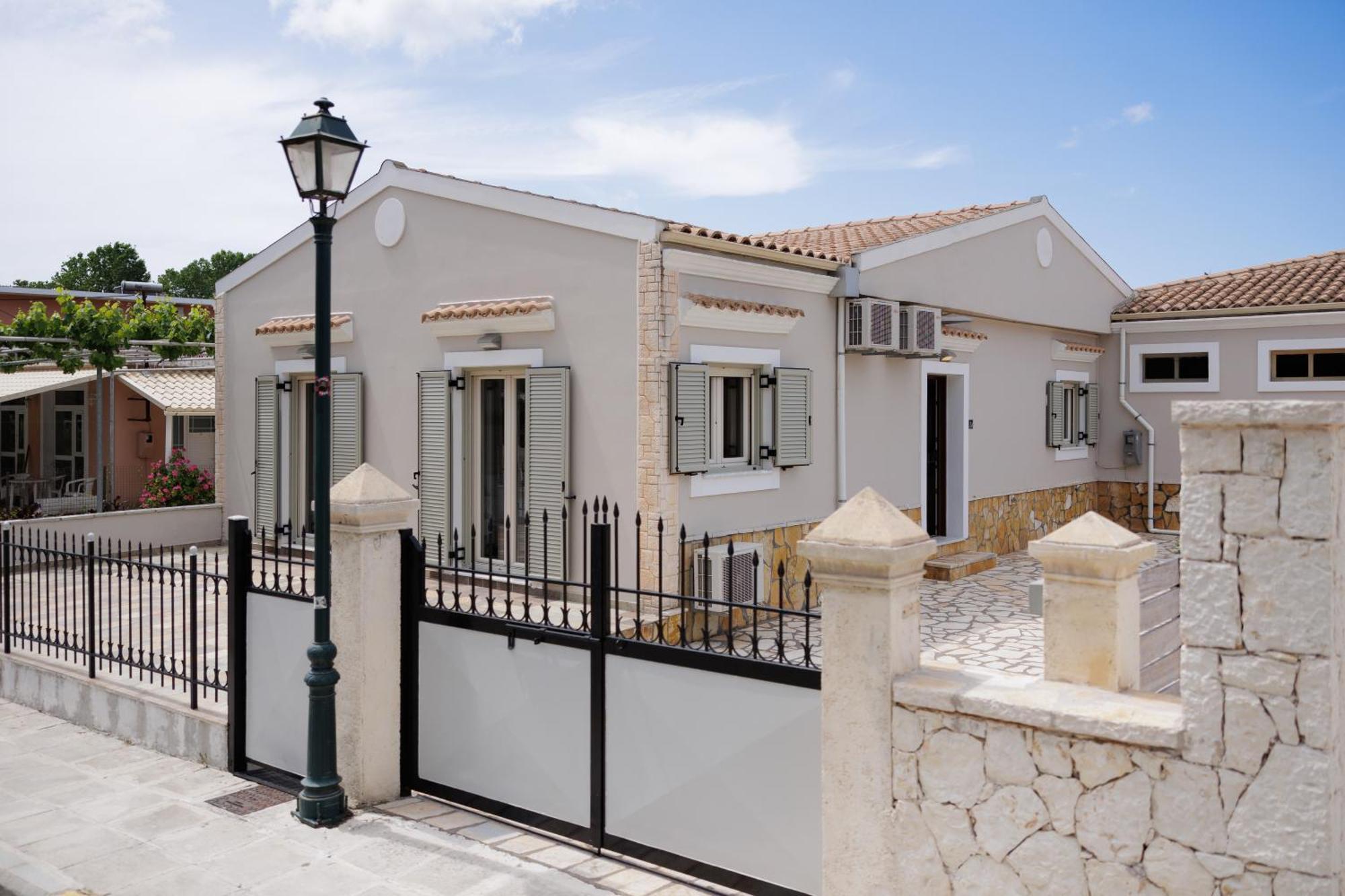 Santos Luxury Apartments Dassia  Bagian luar foto