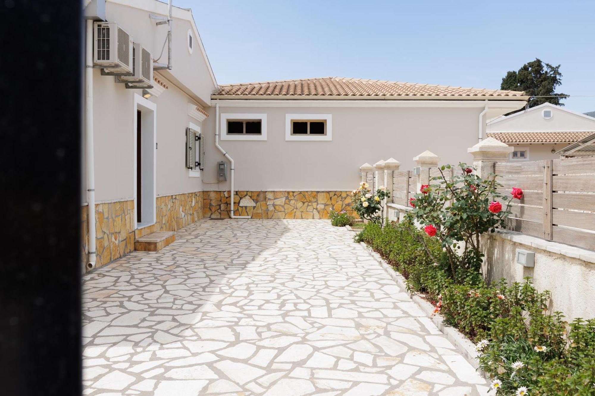 Santos Luxury Apartments Dassia  Bagian luar foto